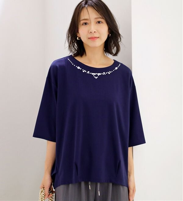 BELLUNA（ベルーナ）の「ビジュー使いドルマンプルオーバー（カットソー）」｜ネイビー