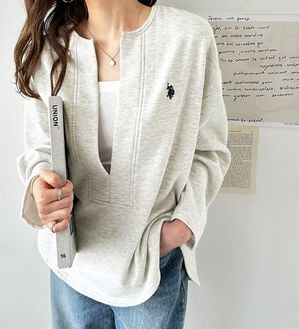 GeeRA（ジーラ）の「【Ｕ．Ｓ．ＰＯＬＯ　ＡＳＳＮ】深Ｖネックプルオーバー（トレーナー・スウェット）」｜詳細画像