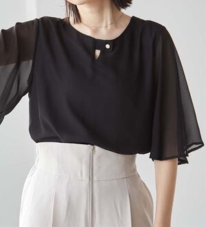 RANAN（ラナン）の「ひんやり！フレアー袖シフォンブラウス（ブラウス）」｜ブラック
