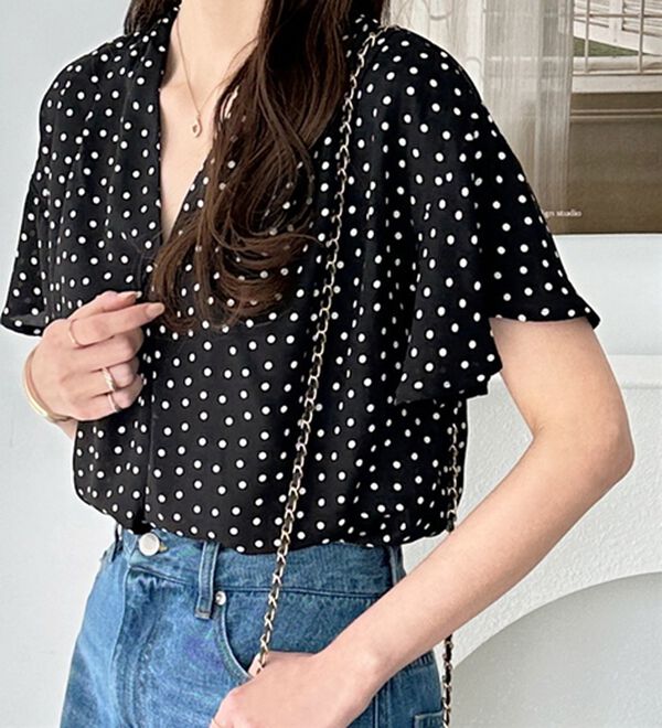 GeeRA（ジーラ）の「サラサラ涼しい！着やせも叶うフレアー袖ブラウス（ブラウス）」｜ブラックケイドット