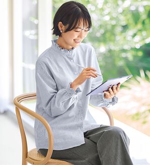 BELLUNA（ベルーナ）の「《ＨｕｇＲｅａｍコットン》袖フリルブラウス（ブラウス）」｜ブルーストライプ