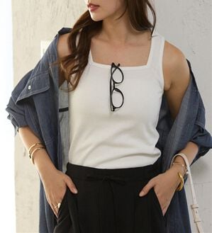 Viola e Viola（ヴィオラ エ ヴィオラ）の「保冷剤ポケット付スクエアタンクトップ（タンクトップ・キャミソール）」｜オフホワイト