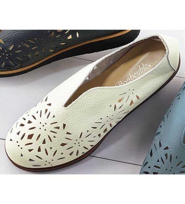 BELLUNA（ベルーナ）の「牛革パンチングレザースリッポンシューズ（スリッポン）」｜ホワイト