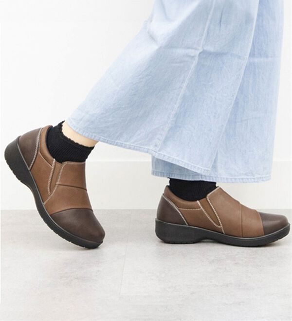 BELLUNA（ベルーナ）の「ゆったり５Ｅ配色美的ラインシューズ（スリッポン）」｜詳細画像