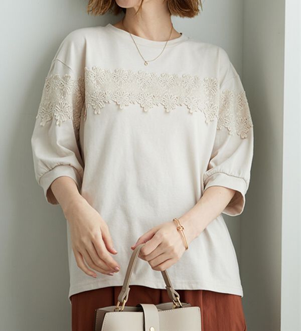 BELLUNA（ベルーナ）の「ケミカルレース使い華やかプルオーバー（カットソー）」｜詳細画像