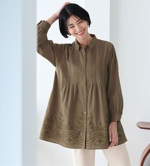 ルフラン（ルフラン）の「＜スタイルプリュ＞ピンタック入り刺しゅうチュニック（ブラウス）」｜ブラウン