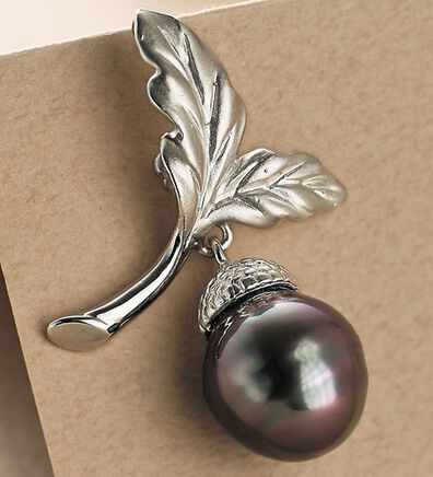 ルフラン（ルフラン）の「黒蝶パールどんぐりブローチ（ブローチ・コサージュ）」