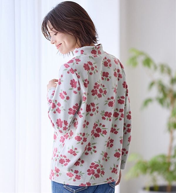 LAVIENNE（ラヴィエンヌ）の「薄手ストレッチフリースのプリントハイネック長袖（ニット・セーター）」｜詳細画像