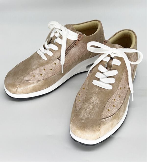 BELLUNA（ベルーナ）の「５Ｅ厚底スタッズ使いスニーカー（スニーカー）」｜詳細画像