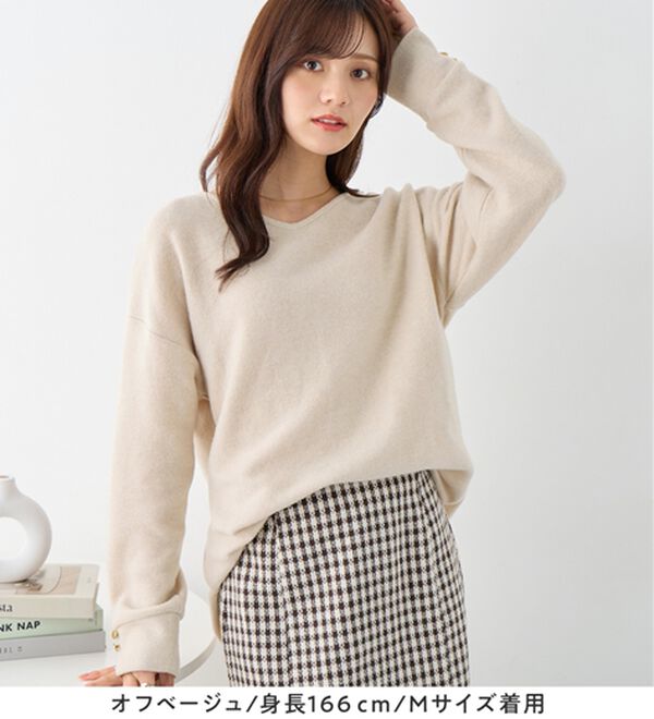 alotta（アロッタ）の「ふわ軽！柔らかニットソー金ボタンゆるトップス（カットソー）」｜詳細画像