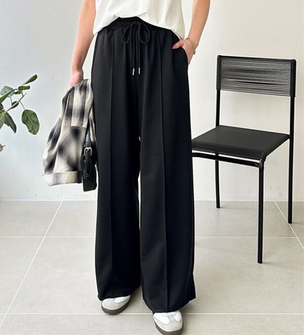 GeeRA（ジーラ）の「とろみイージーワイドピンタックパンツ（フルレングスパンツ）」｜ブラック