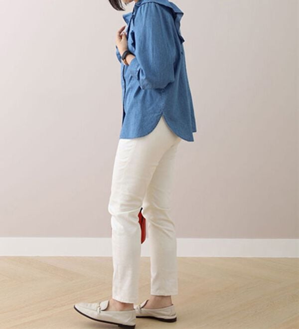 BELLUNA（ベルーナ）の「デニム素材フリルデザインブラウス（ブラウス）」｜詳細画像