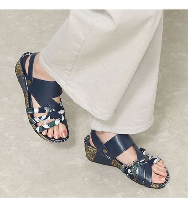 BELLUNA（ベルーナ）の「【３Ｅ／４Ｅ選べる】フットベットウェッジサンダル（サンダル・ミュール）」｜詳細画像