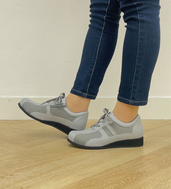 BELLUNA（ベルーナ）の「すっきり見え！５Ｅサイドストレッチシューズ　外反母趾対応（スニーカー）」｜詳細画像