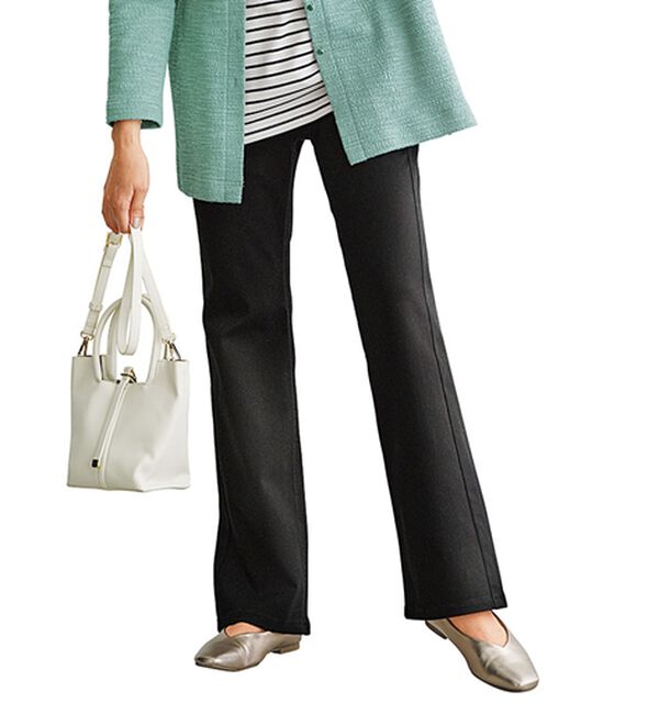 BELLUNA（ベルーナ）の「裏起毛セミフレアーデニムパンツ（フルレングスパンツ）」｜黒