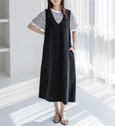 BELLUNA（ベルーナ）の「【２点セット】ロゴＴシャツ付ワンピースアンサンブル（アンサンブル）」