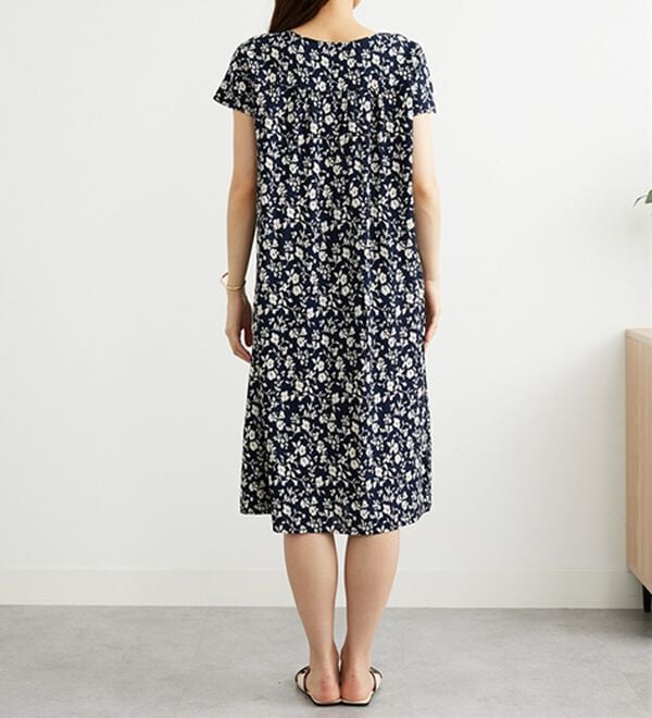 BELLUNA（ベルーナ）の「レーヨン素材タックデザインワンピース（その他ワンピース）」｜詳細画像