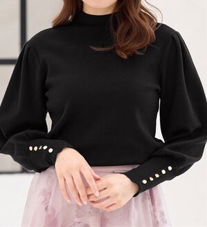 alotta（アロッタ）の「【美人百花掲載】洗える！もっちりタッチボリューム袖金ボタンニット（ニット・セーター）」｜ブラック