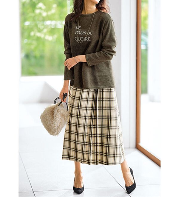 BELLUNA（ベルーナ）の「ふんわり裏起毛ニットソーロゴプルオーバー（カットソー）」｜詳細画像