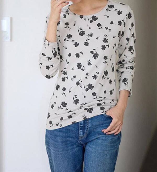 LAVIENNE（ラヴィエンヌ）の「【医師オススメ】綿１００％吸湿発熱あったかインナー　クルーネックインナー長袖（肌着・インナーウェア）」｜詳細画像