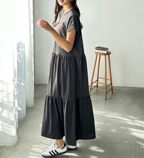 GeeRA（ジーラ）の「ピグメント風ティアードプリントＴシャツワンピース（カットソーワンピース）」｜詳細画像