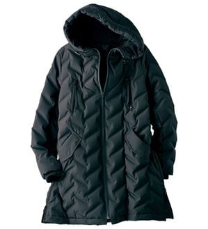 BELLUNA（ベルーナ）の「シームレスダウン配色使いコート（ロングコート）」｜黒