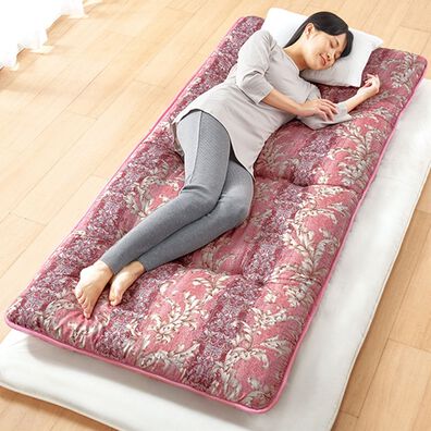 「少し小さいが便利！軽量ボリューム敷布団（敷布団）」