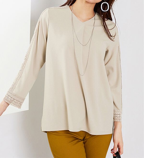 BELLUNA（ベルーナ）の「カットジョーゼット素材レース使いブラウス（カットソー）」｜アイボリー