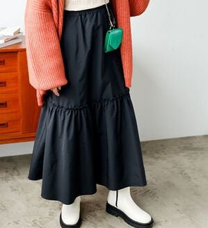 GeeRA（ジーラ）の「ギャザーティアードスカート（ロングスカート）」｜ブラック