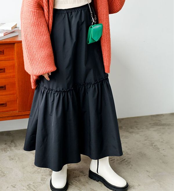 GeeRA（ジーラ）の「ギャザーティアードスカート（ロングスカート）」｜ブラック