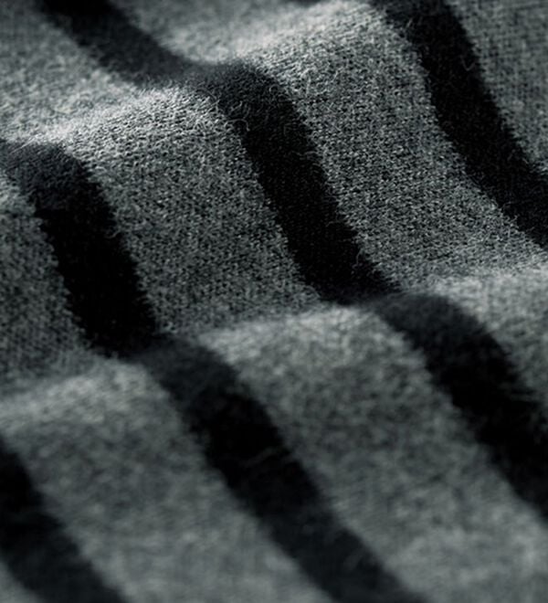 BELLUNA（ベルーナ）の「吸湿発熱ハイネックプルオーバー（カットソー）」｜詳細画像