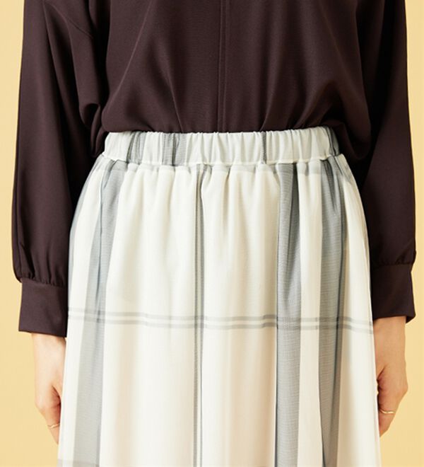 BELLUNA（ベルーナ）の「チュール素材上品プリントフレアースカート（ロングスカート）」｜詳細画像