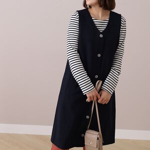 BELLUNA（ベルーナ）の「ボタン使いジャンパードレス（ジャンパースカート）」｜ネイビー