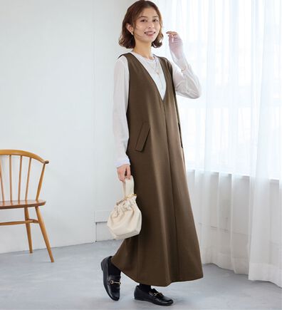 Viola e Viola（ヴィオラ エ ヴィオラ）の「細見え深Vジャンパースカート（ジャンパースカート）」