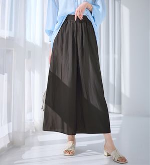 alotta（アロッタ）の「【選べる２丈/接触冷感】まるでスカート！さらさらサテン素材スカーチョパンツ（ワイドパンツ・ガウチョ）」｜スミクロ／レギュラー丈