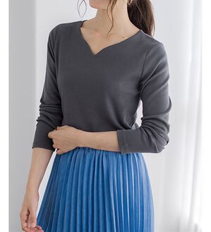 Pierrot（ピエロ）の「【選べる３ネック】華奢見えテレコリブカットソー（カットソー）」｜チャコール