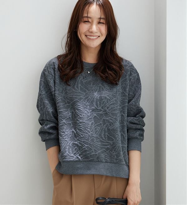 BELLUNA（ベルーナ）の「花柄ふくれジャカード素材プルオーバー（カットソー）」｜杢チャコール