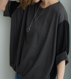 BELLUNA（ベルーナ）の「【新色追加】&ldquo;2点セット&rdquo;ネックレス付！異素材裾タックプルオーバー（カットソー）」｜チャコール