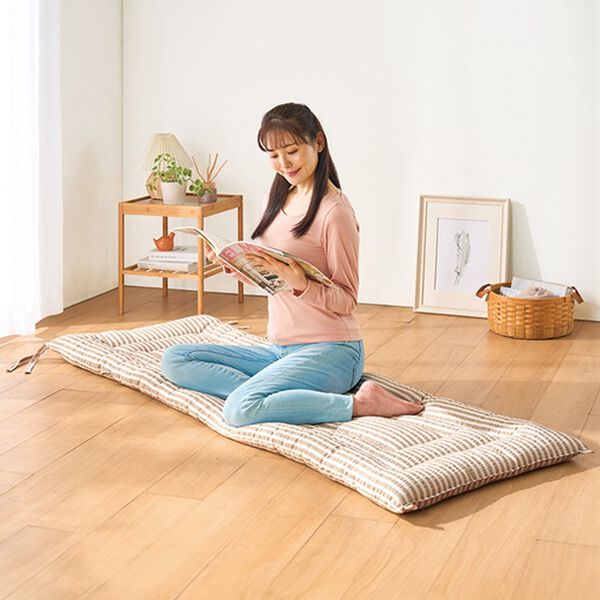「綿サッカー織ごろ寝長座布団（座布団・座布団カバー）」｜モカ