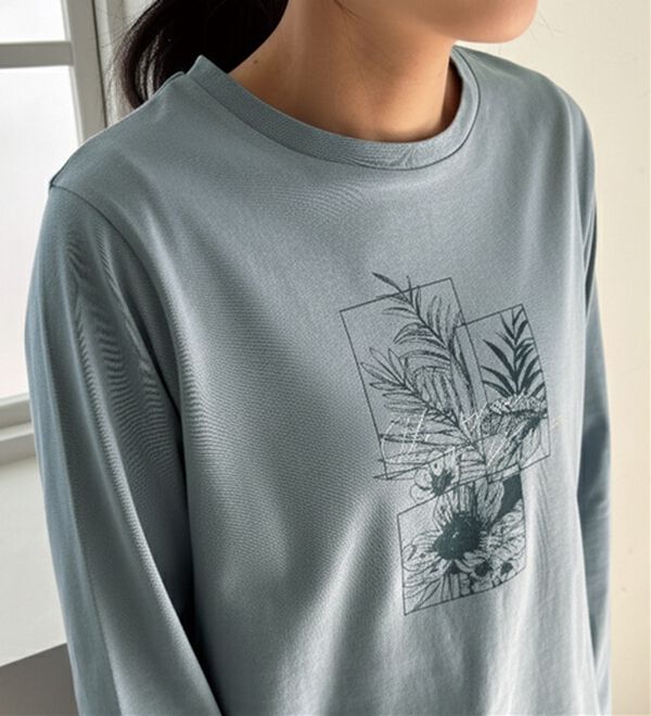 BELLUNA（ベルーナ）の「【着回しのミカタ！】綿100％大人顔サマ見えプリントロンT（カットソー）」｜ブルー／フラワー