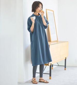BELLUNA（ベルーナ）の「《ＨｕｇＲｅａｍコットン》ダブルガーゼゆったりワンピース（チュニックワンピース）」｜インディゴブルー