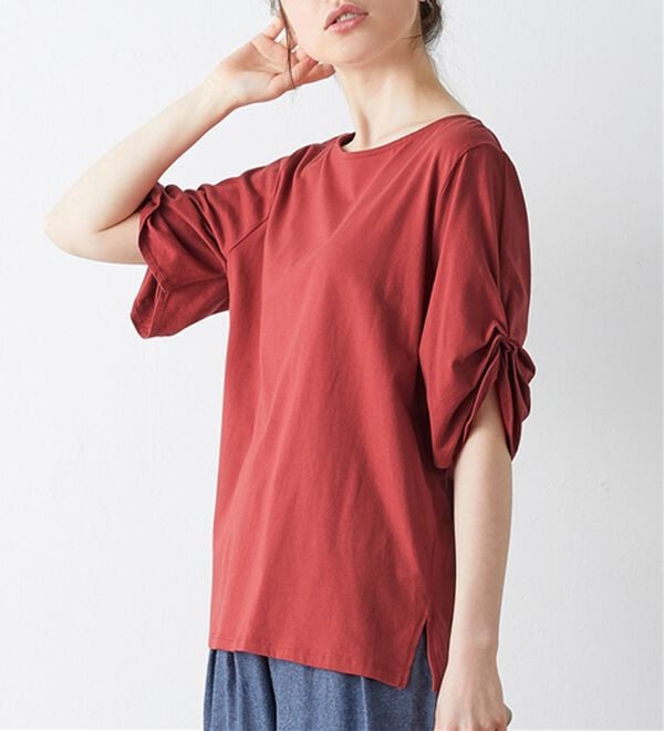 Viola e Viola（ヴィオラ エ ヴィオラ）の「綿１００％袖タックＴシャツ（Tシャツ）」｜レンガ