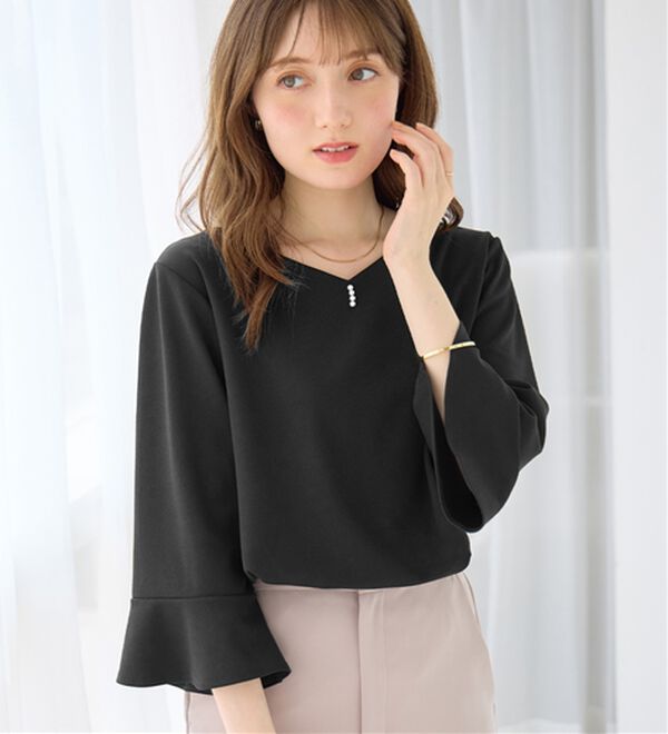 alotta（アロッタ）の「パール調ボタンフレアー袖ブラウスＴシャツ（ブラウス）」｜ブラック