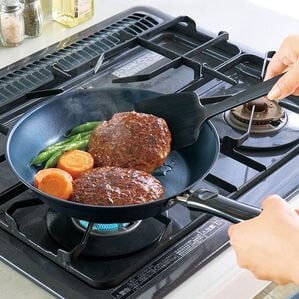 「燕三条産鉄製フライパン２点セット（１８・２４ｃｍ）（調理器具）」｜詳細画像