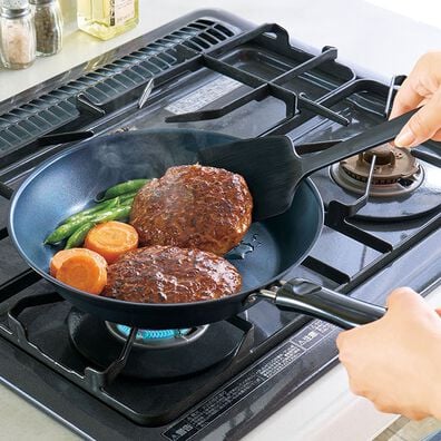 「燕三条産鉄製フライパン２点セット（１８・２４ｃｍ）（調理器具）」