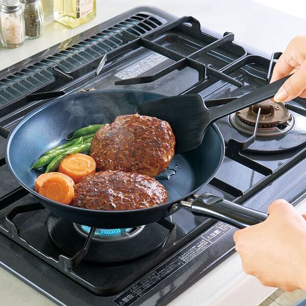 「燕三条産鉄製フライパン２点セット（１８・２４ｃｍ）（調理器具）」｜詳細画像