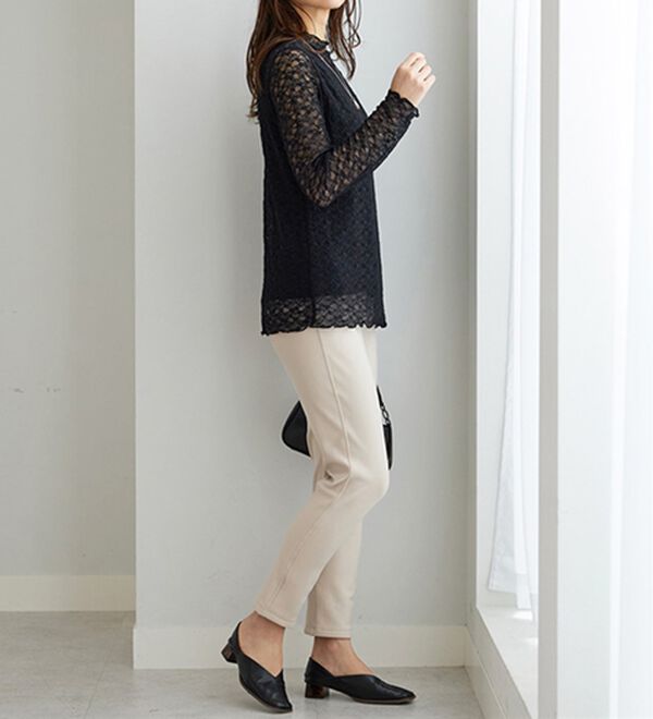 BELLUNA（ベルーナ）の「【重ね着にぴったり♪】のびやかレース素材メロー使いインナー（カットソー）」｜詳細画像