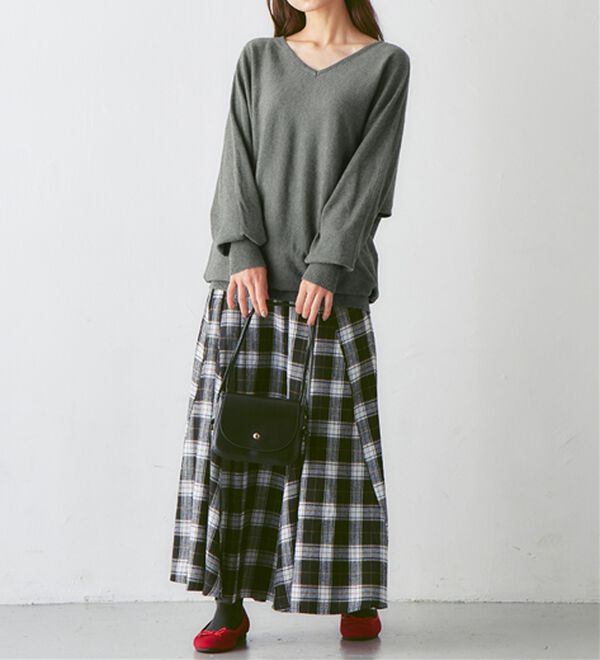 Viola e Viola（ヴィオラ エ ヴィオラ）の「【静電気防止】綿１００％Ｖネックドルマンセーター＜Ｍ～４Ｌ＞（ニット・セーター）」｜詳細画像