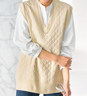 BELLUNA（ベルーナ）の「キルティング素材Ｖネックデザインベスト（ベスト）」｜アイボリー