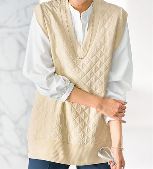 BELLUNA（ベルーナ）の「キルティング素材Ｖネックデザインベスト（ベスト）」｜アイボリー